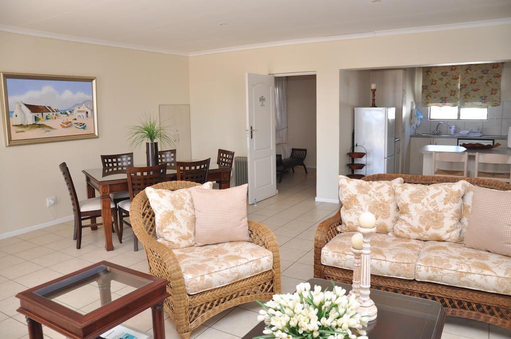 Whispering Whale Hotel Jacobs Bay Room photo