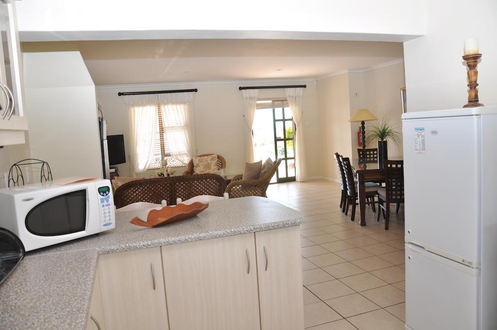 Whispering Whale Hotel Jacobs Bay Room photo