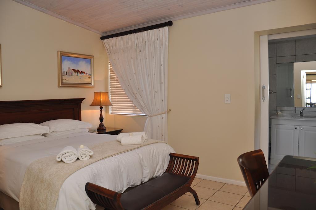 Whispering Whale Hotel Jacobs Bay Room photo
