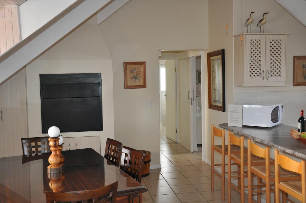 Whispering Whale Hotel Jacobs Bay Room photo